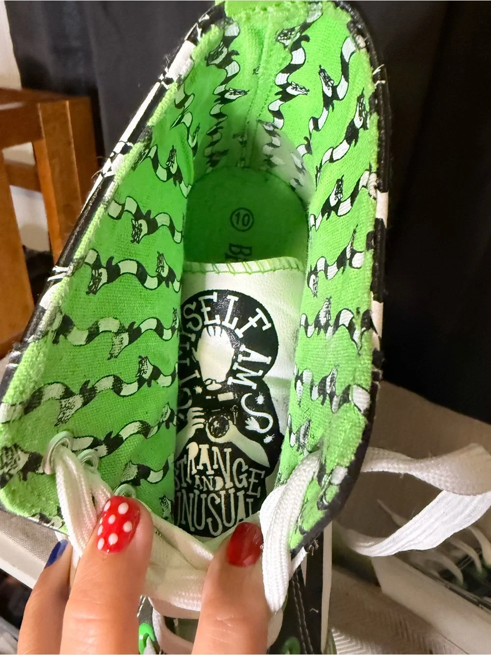 Mens Beetlejuice Lime Green High-Top Sneakers Size 10